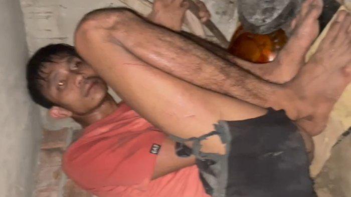 Dedek terduga pelaku pencurian yang ditangkap warga Legok Kota Jambi