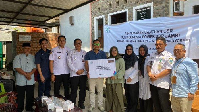 Penyerahan Simbolis Serah Terima bantuan oleh PLN IP UBP Jambi kepada D'Moroy disaksikan oleh para pemangku kepentingan terkait