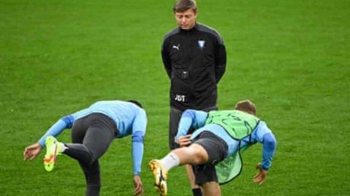 Jon Dahl Tomasson saat melatih Malmo