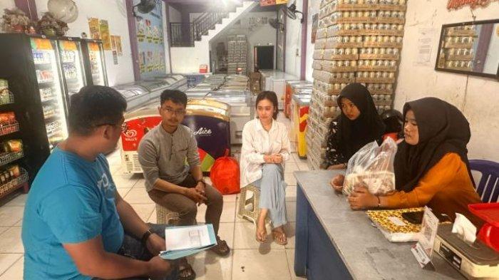 SOSIALISASI - BPJS Ketenagakerjaan Jambi sosialisasi penggunaan aplikasi Jamsostek Mobile (JMO) ke D Morningglory Frozen Bar, sebuah UMKM yang menyajikan bahan makanan dingin di Telanaipura, Kota Jambi pada Jumat (7/3/2025).