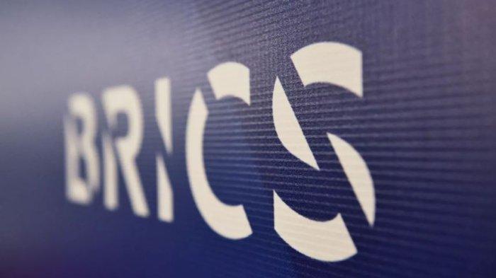BRICS adalah asosiasi informal dari negara-negara berkembang utama yang dibentuk pada tahun 2006 untuk meningkatkan kerja sama antar negara dan menguraikan pendekatan umum dalam menghadapi tantangan ekonomi global.