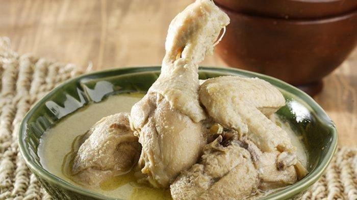 Proses Memasak Opor Ayam dengan Santan Kental