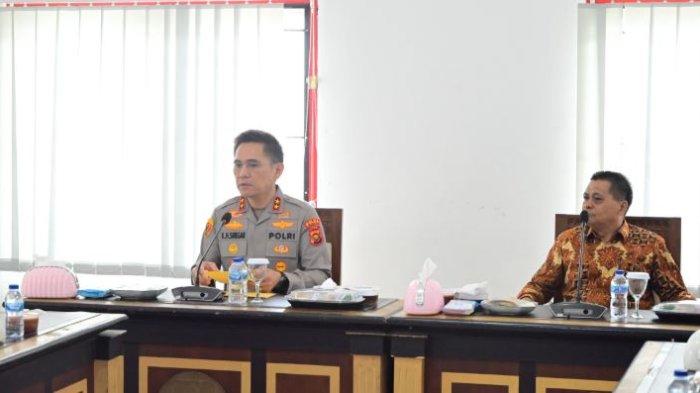 KUNJUNGAN - Kapolda Jambi Irjen Pol. Krisno H Siregar silaturahmi bersama Badan Musyawarah Antar Gereja Lembaga Keagamaan Kristen Indonesia (BAMAG LKKI) Provinsi Jambi dengan tema Perkuat Sinergi Jaga Kerukunan dan Kamtibmas pada Jum'at', (9/5/2025)