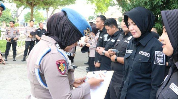 POLDA JAMBI - Bid Propam Polda Jambi melaksanakan giat Gaktiblin atau Penegakan Ketertiban dan Kedisiplinan terhadap sejumlah satker di halaman samping Markas Polda Jambi, Selasa (11/2/2025).