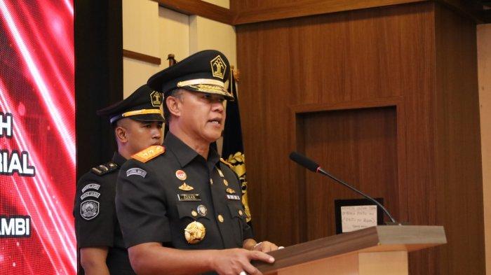 Kepala Kantor Wilayah Kementerian Hukum dan HAM Jambi, M. Adnan memimpin pelantikan dan pengambilan sumpah jabatan 14 pegawai yang diangkat sebagai pejabat manajerial dan non-manajerial.