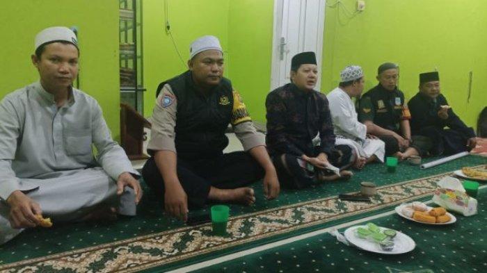 Serap aspirasi masyakat Lurah Kenali Asam, Kota Jambi, bersama Babinsa, Babinkantipnas hingga LAM rutin melakukan kegiatan subuh keliling.
