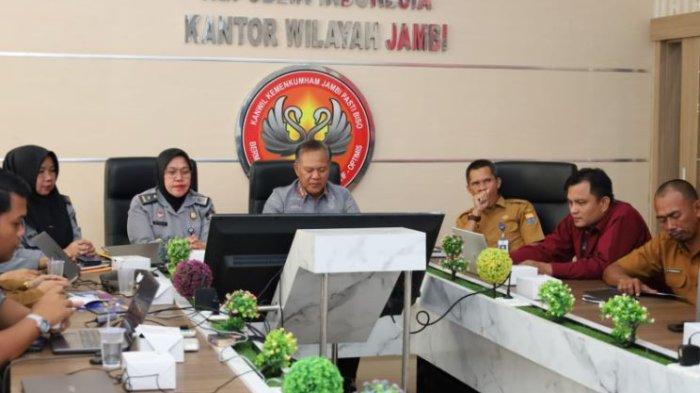 Kantor Wilayah Kementerian Hukum dan HAM Jambi Sosialisasi dan bimbingan teknis terkait Strategi Nasional Bisnis dan Hak Asasi Manusia tahun 2024 kepada Anggota Gugus Tugas Daerah Provinsi Jambi, Senin (12/08/2024) dan dibuka langsung oleh Kepala Kantor Wilayah, M. Adnan.