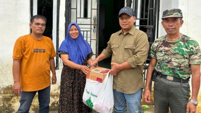BANTUAN - PTPN IV Regional 4 Jambi membantu sedikitnya 248 paket sembako lengkap untuk warga di Kecamatan Limun, Kecamatan Cermin Nan Gedang dan Kecamatan Sarolangun Kabupaten Sarolangun, Provinsi Jambi yang menjadi korban bencana alam  banjir dari aliran sungai Batang Asai Kabupaten Sarolangun.