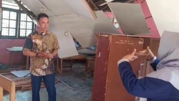 AMBRUK - Plafon SDN 113 Desa Baru Kecamatan Mestong, Kabupaten Muaro Jambi ambruk