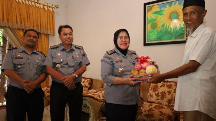Dalam rangkaian peringatan Hari Pengayoman ke-79, Kantor Wilayah Kementerian Hukum dan HAM Jambi kunjungan silaturahmi KE beberapa sesepuh pengayoman, yaitu Saman Turnip (mantan Kepala Bidang Hukum) dan Heru Saputro (mantan Kepala Bidang HAM) pada Kanwil Kemenkumham Jambi.
