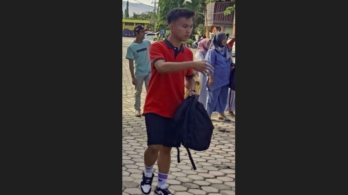 Hanif Hijrian, siswa SMA Negeri 1 Sungai Penuh, berhasil lolos seleksi elit Pro Academy PSBS Biak dan akan melanjutkan seleksi tingkat nasional di Cirebon.