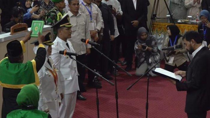 Gubernur Aceh, Muzakir Manaf, melantik Wali Kota dan Wakil Wali Kota Banda Aceh terpilih, Illiza Sa'aduddin Djamal dan Afdhal Khalilullah, Rabu (12/2/2025) di gedung DPRK Banda Aceh.