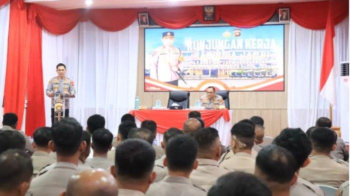 KUNJUNGAN - Kapolda Jambi Irjen Pol Krisno H Siregar melaksanakan kunjungan kerja ke Polres Batanghari pada Sabtu pagi (10/5/2025).