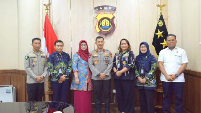 Kepala BPOM Jambi Veramika Ginting dan rombongan kunjungan ke Polda Jambi pada Kamis, (16/01/2025)