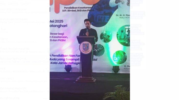 PENUTUPAN - Wakil Wali Kota Jambi, Diza Hazra Aljosha saat penutupan  Expo Pendidikan Non Formal Kota Jambi  yang digelar Dinas Pendidikan Kota Jambi di Mall WTC Kota Jambi.