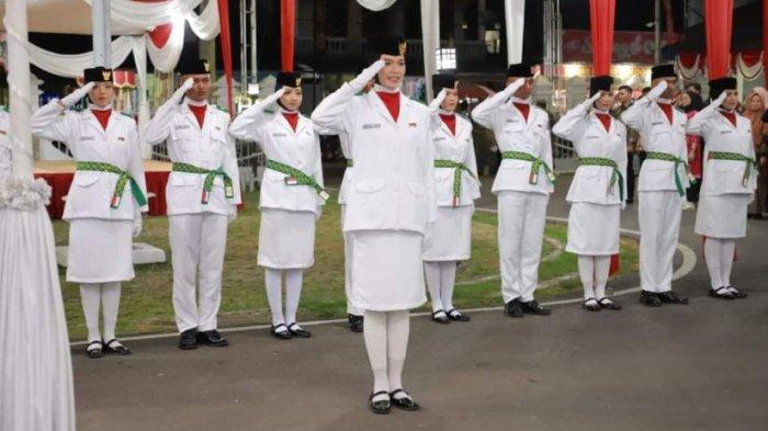 35 anggota Paskibraka yang terdiri dari putra-putri Tanjung Jabung Barat dikukuh oleh Bupati Anwar Sadat.