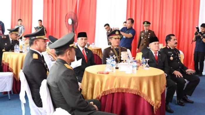 Kapolda Jambi Irjen Pol. Rusdi Hartono dampingi Gubernur Jambi lakukan penyerahan remisi kepada narapidana Lapas Kelas IIA Jambi pada Sabtu, (17/08/2024)