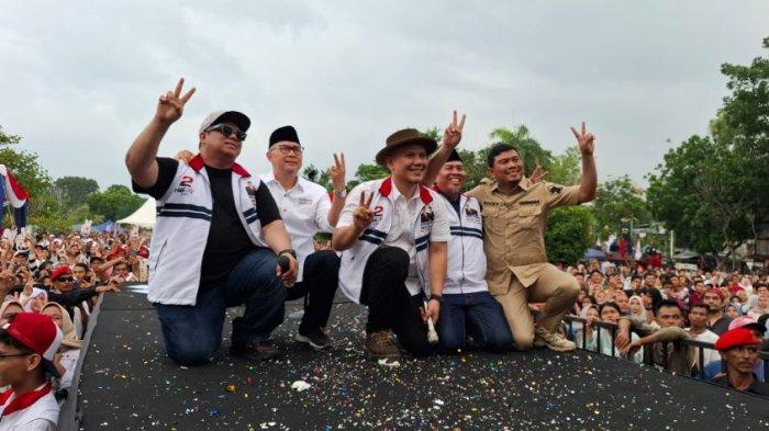 Kampanye akbar calon Wali Kota dan Wakil Wali Kota Jambi nomor urut 2, H Abdul Rahman-H Andi Muhammad Guntur berlangsung meriah pada Minggu (17/11/2024) siang di Lapangan GOR Kotabaru Jambi.