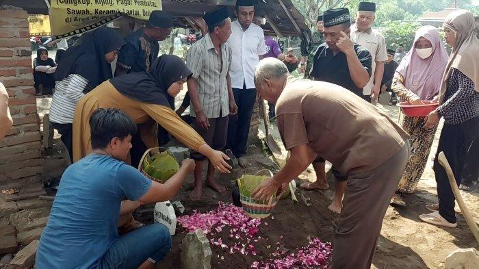 Antri Haji Sejak 2012 Cjh Asal Madiun Meninggal Di Asrama Haji Surabaya Istri Sudah Di Tanah Antri Haji Sejak 2012 Cjh Asal Madiun Meninggal Di Asrama Haji Surabaya Istri Sudah Di Tanah