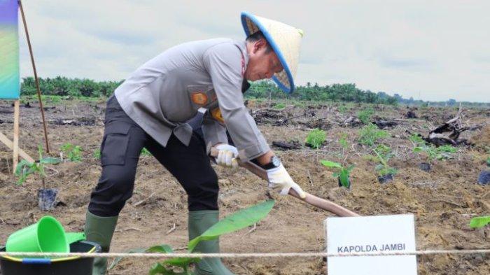 Kapolda Jambi Irjen Pol Rusdi Hartono saat  Launching Gugus Tugas Polri dalam mendukung ketahanan pangan pada Rabu, (20/11/2024)