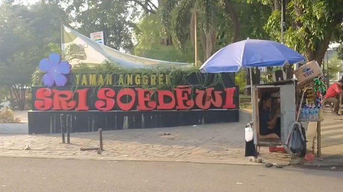 Taman Anggrek Sri Soedewi, Kota Jambi, Selasa (34/5/2022)