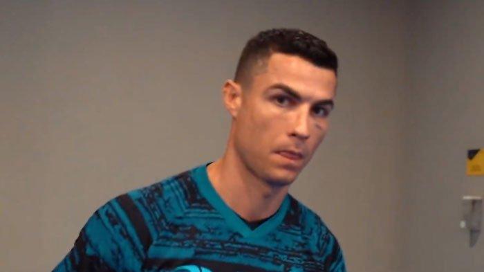 Pemain Al Nassr FC, Cristiano Ronaldo, di arena latihan