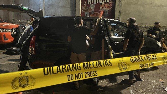 PENYEBAB: Dua remaja, yang terdiri dari siswa Paja IPDN dan mahasiswi ditemukan dalam kondisi meninggal dunia di kawasan parkiran pusat perbelanjaan Trona Ekspres, Kota Jambi. (foto:Tribun Jambi/ Rifani Halim)