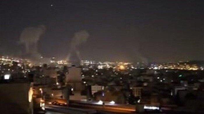 Sebuah ledakan beturut-turut terjadi di Teheran Iran atas serangan Israel pada Minggu (15/6/2025) sekitar pukul 14.27 waktu setempat atau sekitar pukul 17.57 WIB. 