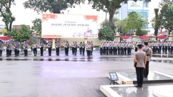 Polda Jambi gelar Upacara Dalam Rangka Memperingati Hari Juang Polri Tahun 2024 di lapangan hitam Mapolda Jambi pada Rabu, (21/082/2024)