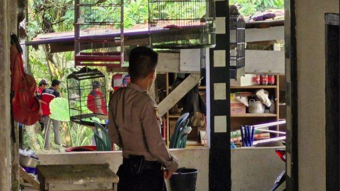 Ditreskrimum Polda Jambi melakukan penggeledahan rumah seorang anggota DPRD Tebo inisial KR di Kecamatan Rimbo Ilir Kabupaten Tebo.