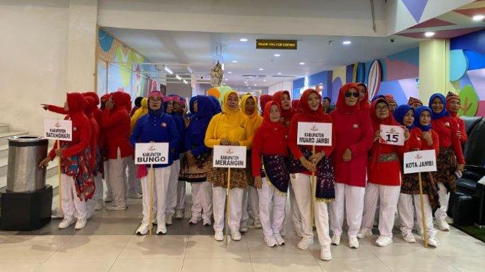 Perwakilan dari lima kabupaten/kota, yaitu Kabupaten Bungo, Merangin, Muaro Jambi, Kota Jambi, dan Batanghari di ajang Lomba Senam Tera Indonesia (STI) yang digelar Festival Olahraga Masyarakat Provinsi (Forprov) Jambi 
 pada Jumat (18/10/2024) di Mall WTC, Lantai 3.