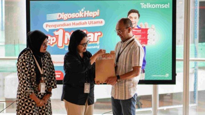 PEMENANG TELKOMSEL -  Pengumuman Grand Prize THR Lebaran Digosok Hepi di Telkomsel Smart Office Jakarta.