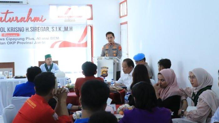 Kapolda Jambi Irjen Pol. Krisno H Siregar,  menggelar silaturahmi dengan organisasi mahasiswa dari berbagai elemen di Provinsi Jambi, Kamis (22/5/2025).