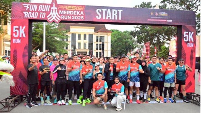 Polda Jambi menyelenggarakan Fun Run Road to Presisi Merdeka Run 2025 serta Pesta Rakyat Semarak Bhayangkara, di Lapangan Hitam Polda Jambi pada Sabtu (21/6/2025).