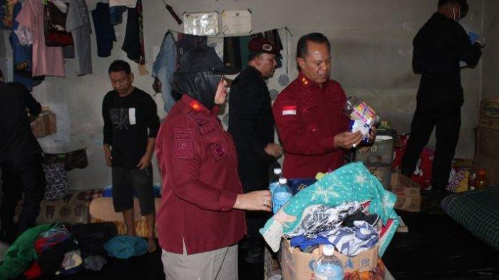 Lapas Kuala Tungkal menggelar penggeledahan kamar hunian dan melakukan tes urin, Kamis (22/08/2024)