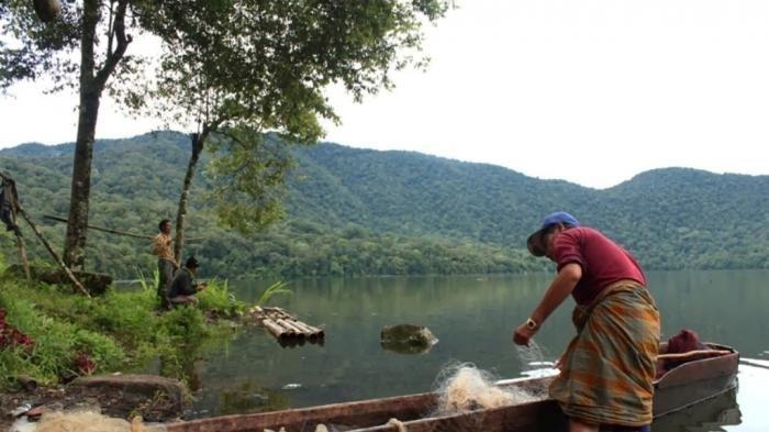 DANAU DEPATI EMPAT - Lokasi Danau Depati Empat di di Desa Rantau Kermas, Kecamatan Jangkat, Kabupaten Merangin.
