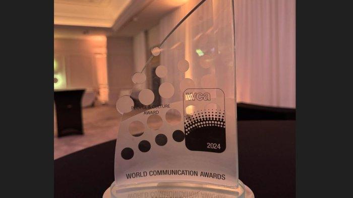 Telkomsel Raih World Communication Awards 2024 - People & Culture Award dari World Communication Awards (WCA) 2024 diterima Telkomsel atas keberhasilan Polaris, program inovasi internal yang memberikan ruang pengembangan ide, kolaborasi, serta realisasi inovasi berdampak.
