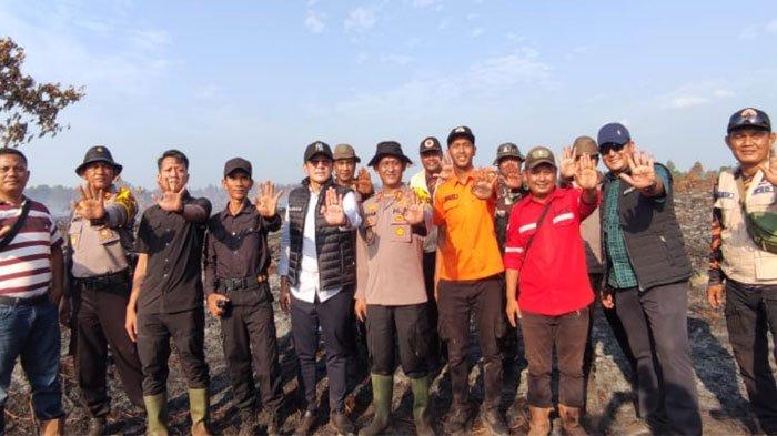 Ditreskrimsus Polda Jambi, Polres Muaro Jambi, BPBD Kabupaten Muaro Jambi, Babinsa Koramil, dan Kelompok Masyarakat Peduli Api pengecekan hotspot di perbatasan Provinsi Jambi - Sumatera Selatan pada Selasa (23/7/2024)