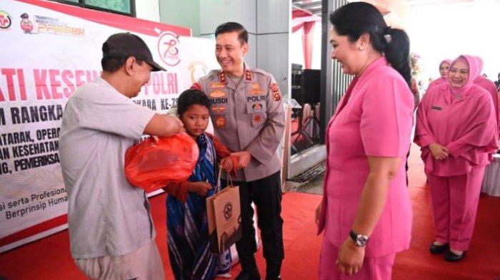 Kapolda Jambi Irjen Pol Rusdi Haryono saat bakti kesehatan di RS Bhayangkara Jambi pada peringatan Hari Bhayangkara ke78.