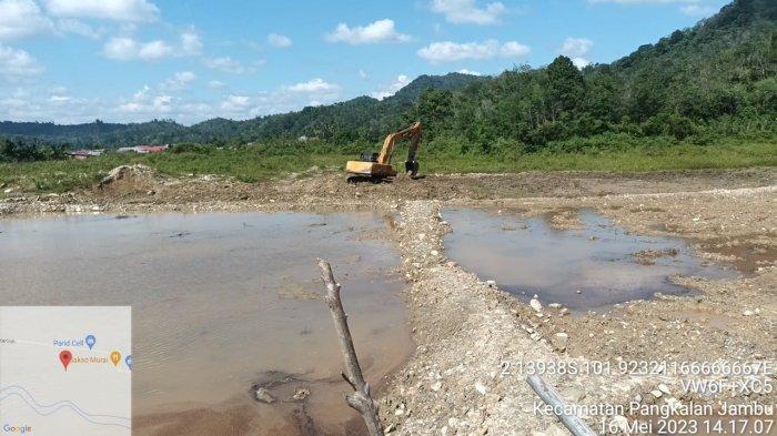 Upaya reklamasi lahan bekas penambangan emas tanpa izin (PETI) di Kecamatan Pangkalan Jambu, Kabupaten Merangin, Jambi.