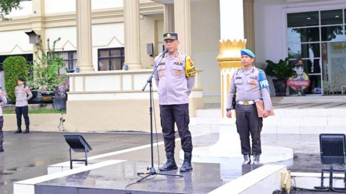 Irwasda Polda Jambi Kombes Pol Jannus Parlindungan pimpin apel personel satgas OMP Siginjai 2024 dan personel Polri standby/on call di Mapolda Jambi pada Rabu, (27/11/2024) pada hari pencoblosan Pilkada Serentak 2024.