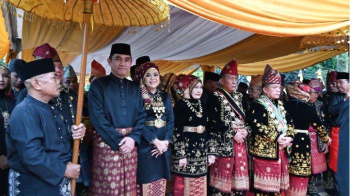 PENGUKUHAN - Kapolda Jambi Irjen Pol Krisno H Siregar hadiri  pengukuhan Gubernur dan Wakil Gubernur Jambi sebagai Dewan Pembina dan Pemangku Adat Melayu Jambi pada Sabtu, (26/04/2025)