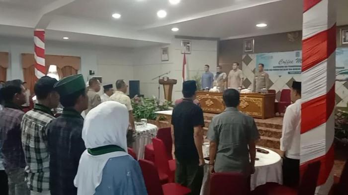 Penandatanganan nota kesepakatan bersama dengan para pelaku usaha jasa hiburan, dan salon yang ada di Kabupaten Merangin, Minggu (27/07).