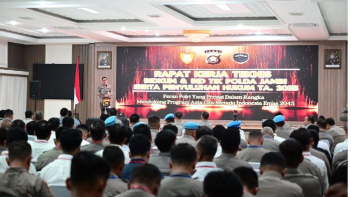 RAKERNIS - Rapat Kerja Teknis (Rakernis) Gabungan Fungsi Teknologi Informasi dan Komunikasi (TIK) serta Fungsi Hukum (Bidkum) Tahun Anggaran 2025 yang digelar di Aula Lantai 3 Gedung Siginjai Polda Jambi pada Selasa, (29/7/2025).