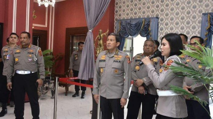 Wakapolda Jambi Brigjen Pol. Yudawan Roswinarso sambut kedatangan Irwasum Polri Komjen Pol H Ahmad Dhofiri yang akan lakukan kunjungan kerja di Polda Jambi pada Selasa, (29/8/2023).
