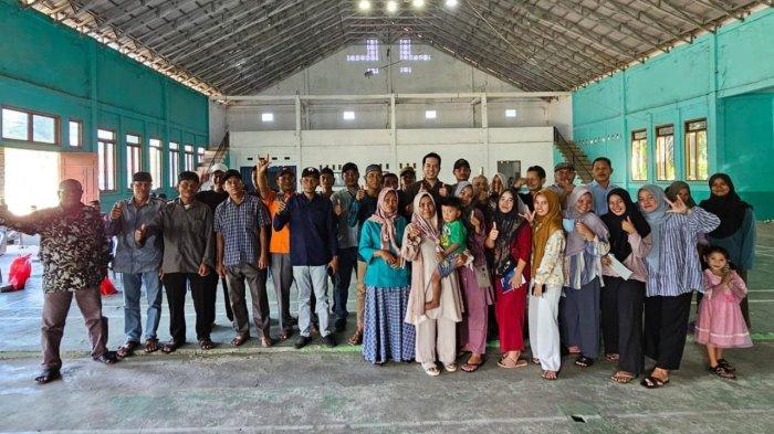 Anggota DPR RI Daerah Pemilihan Jambi, M. R. Ihsan Yunus, menyerahkan bantuan alat mesin pertanian (Alsintan) untuk sejumlah kelompok Tani di Kecamatan Singkut Kabupaten Sarolangun