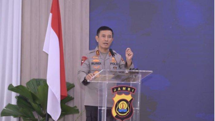 Kapolda Jambi Irjen Pol. Rusdi Hartono membuka kegiatan Rakernis Fungsi Binmas Polda Jambi T.A. 2024 di Aula Lantai 3 Gedung Siginjai Polda Jambi pada Selasa (30/07/2024)