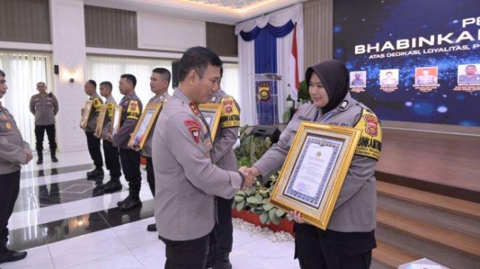 Polda Jambi gelar Rakernis Fungsi Binmas Polda Jambi T.A. 2024 di Aula Lantai 3 Gedung Siginjai Polda Jambi pada Selasa (30/07/2024). Rakernis ini mengusung tema Mendukung Percepatan Transformasi  Ekonomi Yang Inklusif dan Berkelanjutan di Wilayah Hukum Polda Jambi.