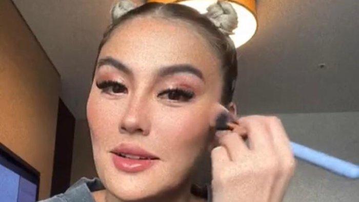 Rahasia awet muda Agnez Mo.