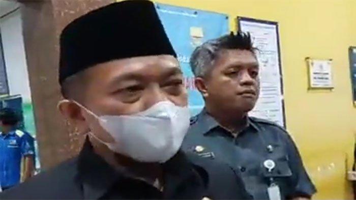 Gubernur Jambi Al Haris diwawancarai media usai inspeksi mendadak (Sidak) ke RSUD Rden Mattaher Jambi, Rabu (2/8/2023) malam.